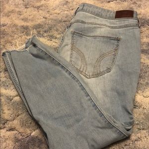 Great condition Hollister Skinny Ripped Jean